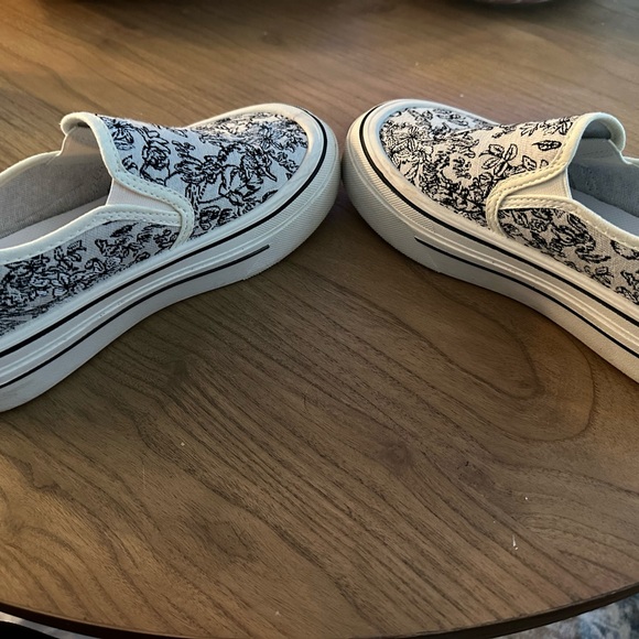 SHEIN Black and White Floral Slip-On Sneakers - Picture 6 of 9